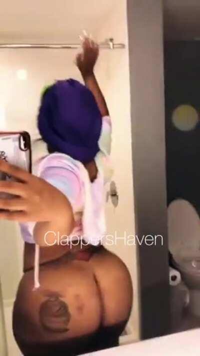 Ghetto Barbie Clapping Her Ass While Naked
