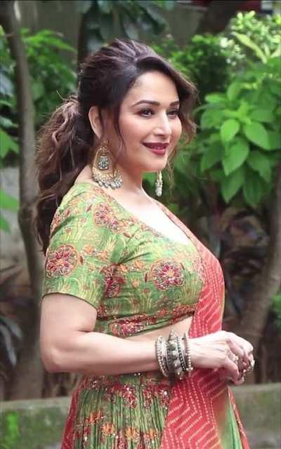 Madhuri Dixit - hot side profile in green dress