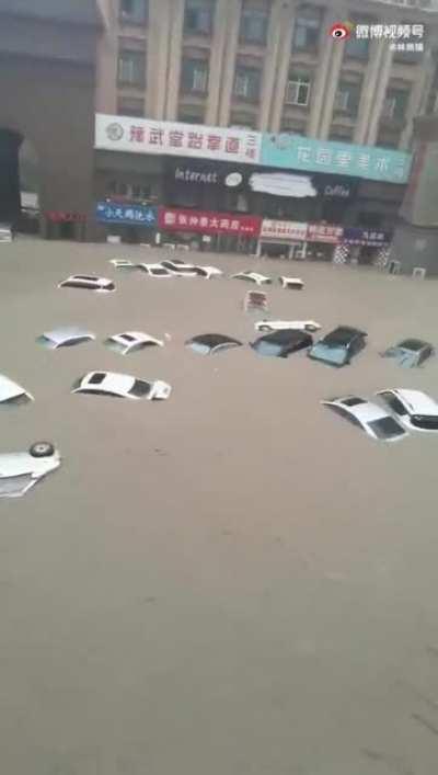 Floods in China's Henan province and it's capital Zhengzhou seem worse even than what happened in Germany last week. Yesterday Zhengzhou had 200mm of rain in one hour. In Germany, they had 154mm in 24 hours