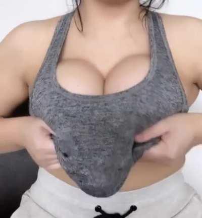 Big titty drop for you 😘[OC]