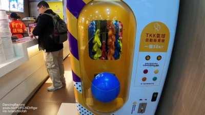 Balloon vending machine