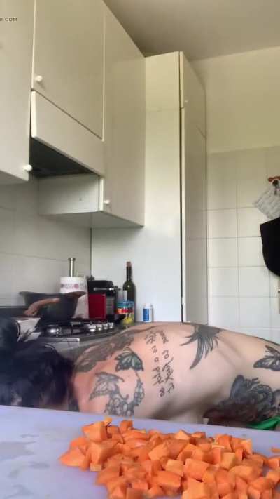 Inked Girl Cooks And Masturbates