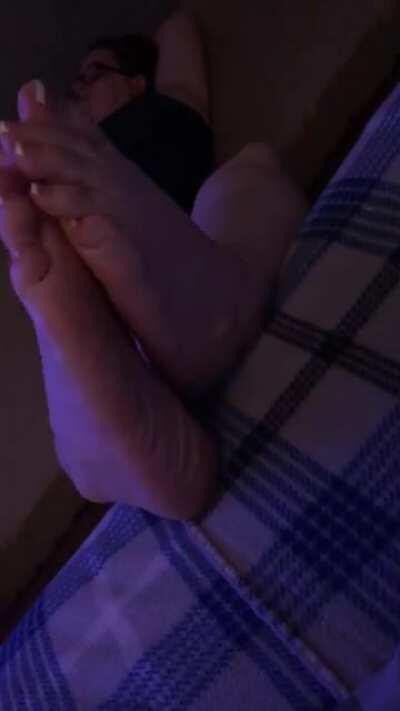 Wife soles French toes