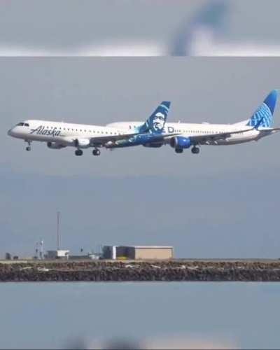 Parallel touchdown between United B737MAX9 and E175 at SFO. Sauce: NickFlightX