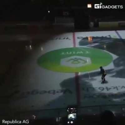 Hockey Rink illusion