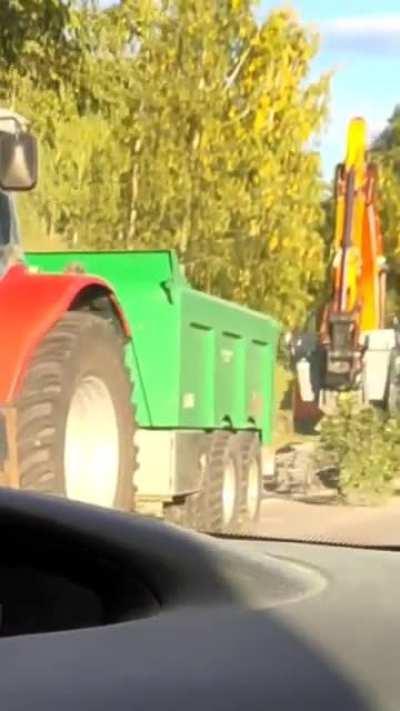 Me, my cousin and uncle saw an excavator using a tree as a sweeping broom today 😆😅