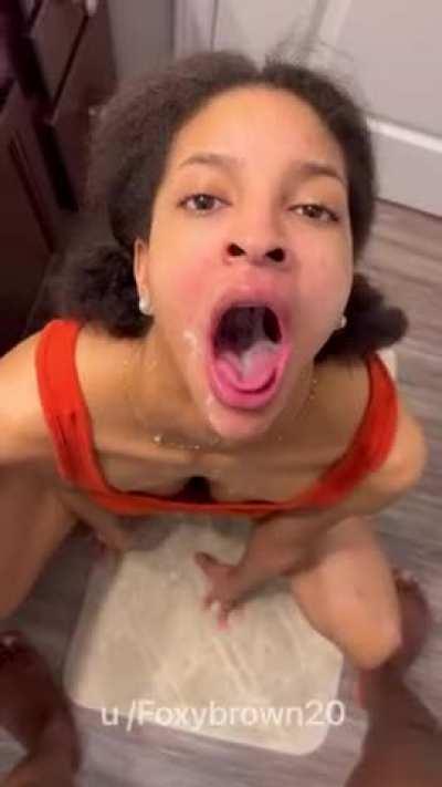 I love sucking Dick until they cum in my mouth give me all that nut