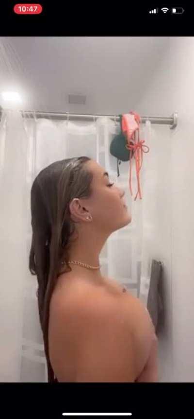 Breckie hill shower video showing full tits