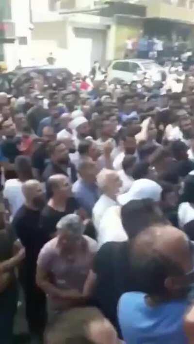 Huge crowds in front of money exchange offices in Lebanon. This one is in Ghobayri-Dayhe.