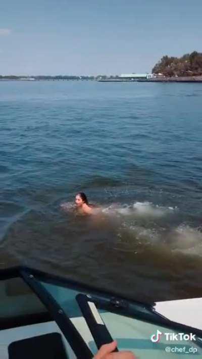 This girl really thought it was a good idea to swim in the Hudson River 💀💀