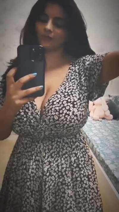 Anveshi Jain cleavage