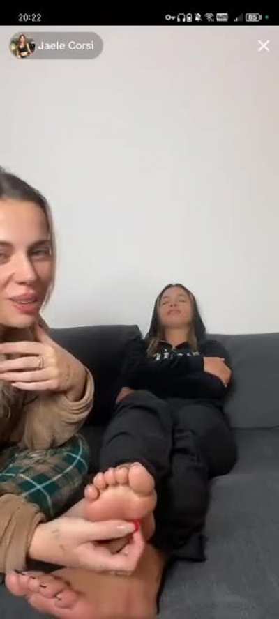 Jaele corsi Foot rub