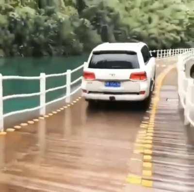 The way this floating bridge warps underneath cars