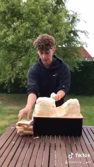 👋 The proper way to apply butter to bread 👋