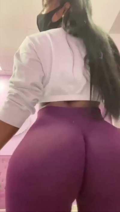 Ebony Twerking