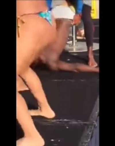 Man passes out from a twerk overdose