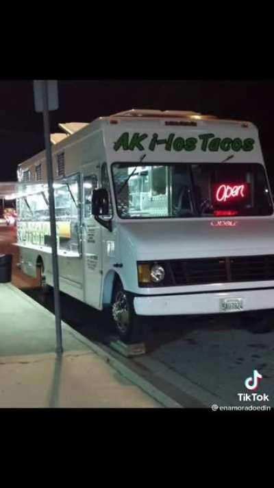 Food truck vendor stand attacked by thug.