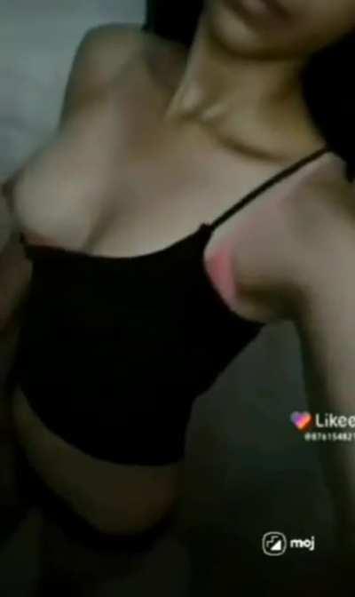 EXTREMELY CUTE BABE SHOWING HER TITS AND PUSSY[LINK IN COMMENT]💦💦