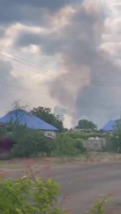 Ukranian civillian films a Russian ODAB-1500 hitting a target somewhere in Kharkiv