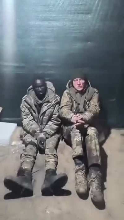 Unusual pair of soldiers of the Russian Armed Forces were captured and taken as POW by Ukrainian soldiers