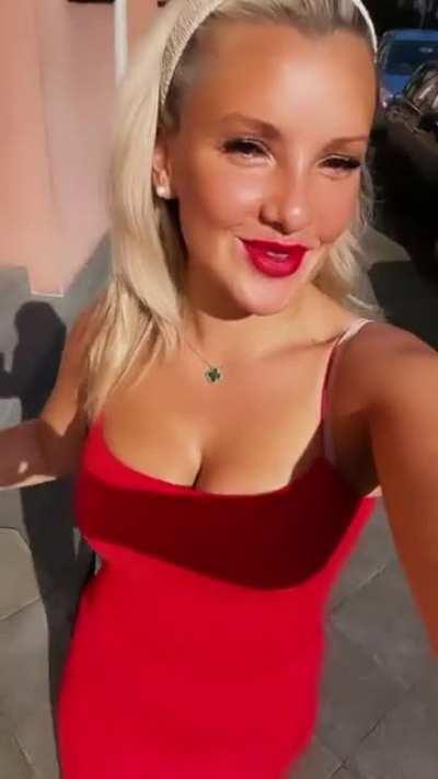 Evelyn Burdecki Sexy in red