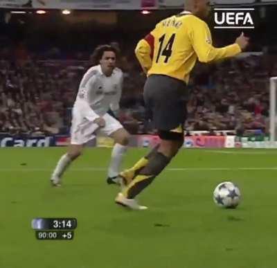 Henry with a quick masterclass in timewasting whilst protecting a 1-0 lead over Real Madrid 17 years ago today