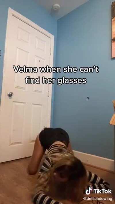 velma cant find her glasses😳