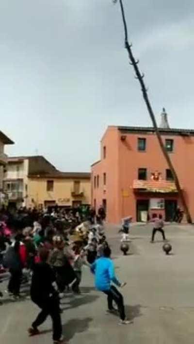 WCGW if we cut this thing down in the market square