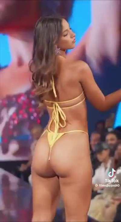 Mikalafuente runway 🍑