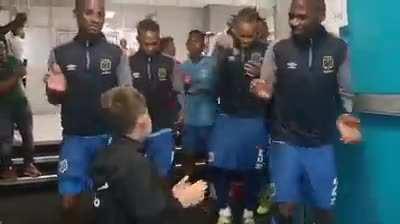 Ever seen a kid being this nextfuckinglevel? Cape Town FC’s junior coach leading the team out of the tunnels.