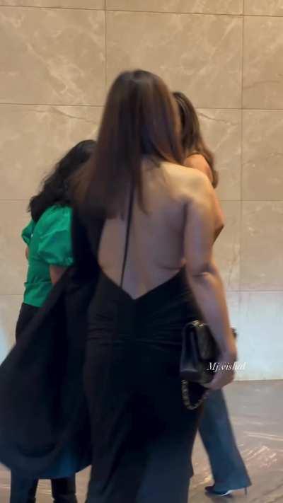 Bihari Neha Sharma's Meaty Back inviting us lick and Bite it hard