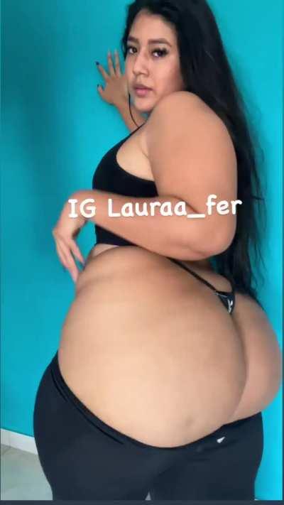 Laura (@lauraa_fer)