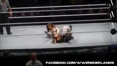 Aksana splits Layla's legs