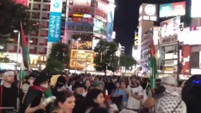 Pro Palestine protests last night in Shibuya Station in Tokyo, Japan. The second clip is from today in Namba, Osaka. Keep protesting.