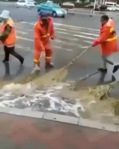 The wãter swëēpers, descendants of the ancient water benders