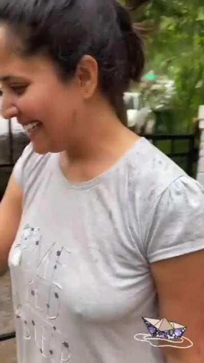 South Indian Milf Anasuya Nip Show