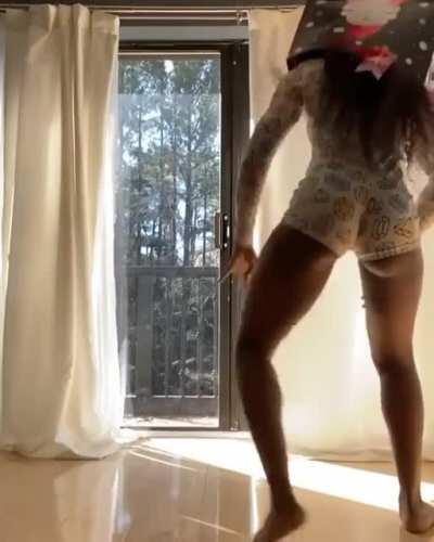 Ti twerking her fat ass