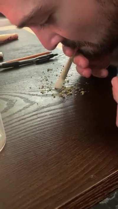 The way my friend fills his joints