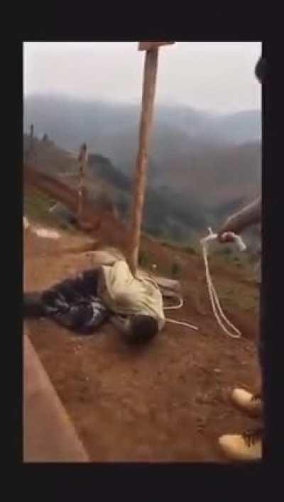 Chinese mine owner whips worker in Africa