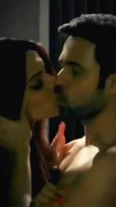 Bipasha Basu does really have a taste of kissing 💦 after all she's a BENGALI