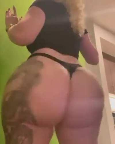 Sexy loud ass clapping