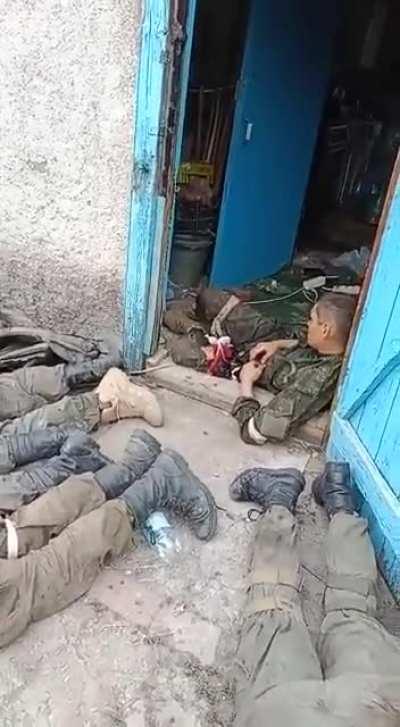 UKR army medic catches 8 Ruzzians trying to steal some uniforms. Wounds 1 and the rest surrender.