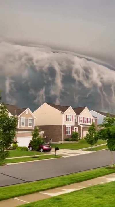 Storm clouds looking like giant waves over Ohio