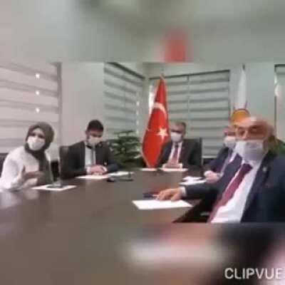 Ülke tarihi bu kadar karaktersiz, bu kadar duygusuz, bu kadar iğrenç insanlar görmedi. O çocukların yiyeceği her küfür helaldir