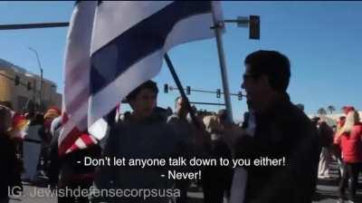 Super Bowl attendees in Las Vegas react to seeing the Israeli flag 🇺🇸🇮🇱