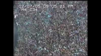 Crowd surging in a ‘fluid-like’ behaviour at Oasis concert, 2005. This clip is used as a crowd safety reference