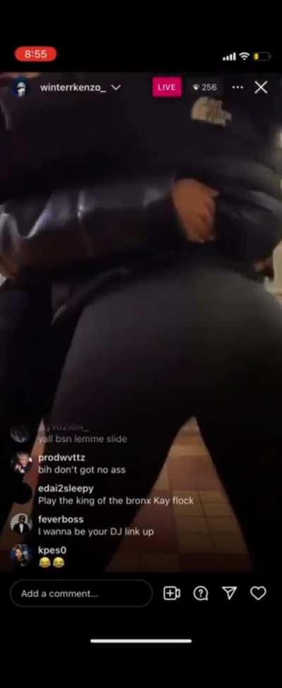 Winterdabrat Twerking on Live