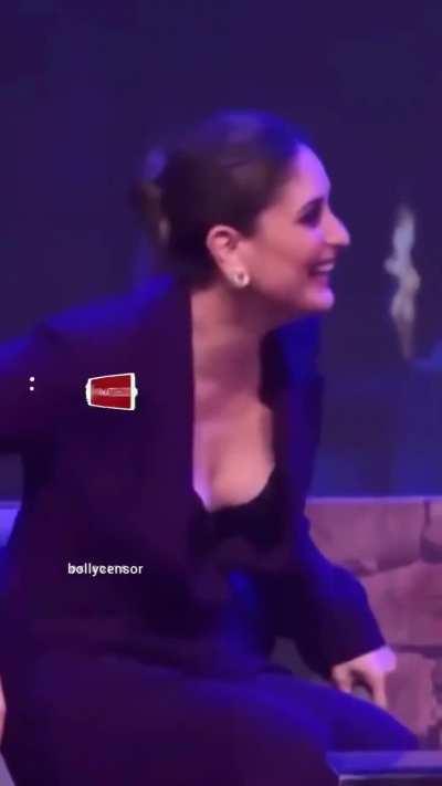 Kareena Kapoor boobs bounce