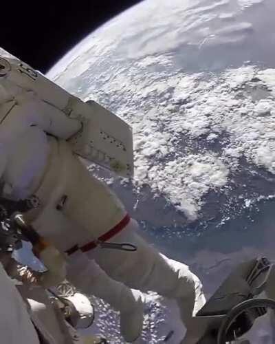 🔥 An incredible perspective of our planet which a few of us will ever be able to experience.