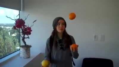 Ellen Page juggling